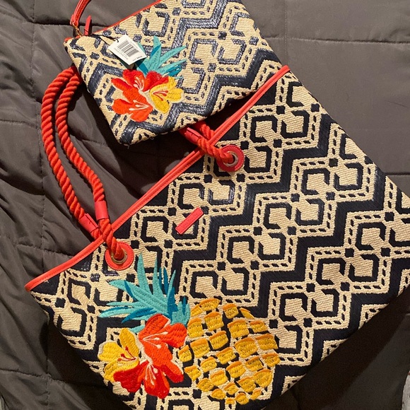 Vera Bradley Straw Pineapple Beach Bag and Wristlet - Picture 1 of 7
